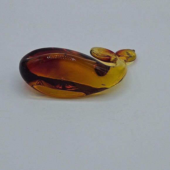 Hand Blown VTG Pilgrim Amber Art Glass Whale Figurine Paperweight Sea Shelf Sitt - Picture 4 of 6